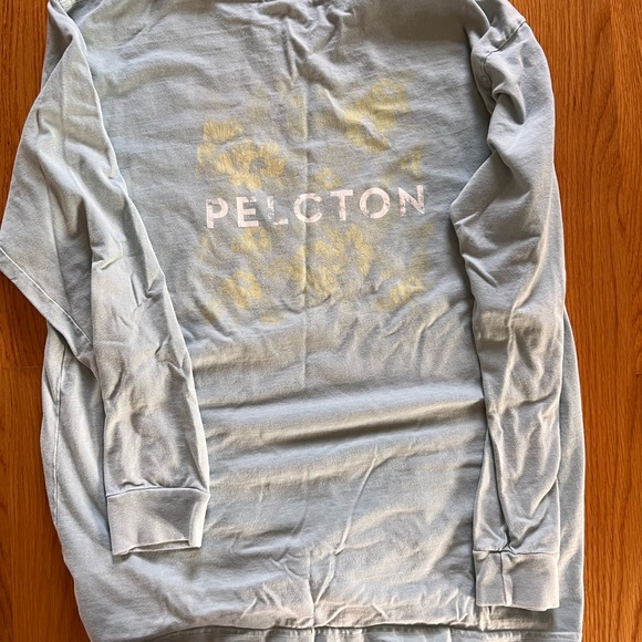 Long sleeve Peloton tee Size M - Picture 2 of 2